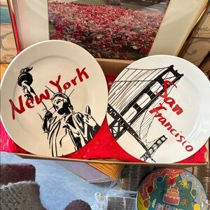 New York and San Francisco Pacific Island Creations small dinner plates (2)